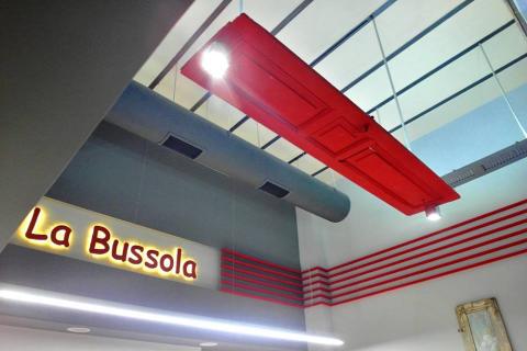la bussola, pizza, restaurant, εστιατόριο, πιτσαρία, λεωφόρος αιγαίου, χίος, interior design, led, stripes, wood, πατητή τσιμεντοκονία la bussola, pizza, restaurant, εστιατόριο, πιτσαρία, λεωφόρος αιγαίου, χίος, interior design, led, stripes, wood, πατητή τσιμεντοκονία