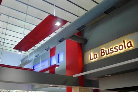la bussola, pizza, restaurant, εστιατόριο, πιτσαρία, λεωφόρος αιγαίου, χίος, interior design, led, stripes, wood, πατητή τσιμεντοκονία la bussola, pizza, restaurant, εστιατόριο, πιτσαρία, λεωφόρος αιγαίου, χίος, interior design, led, stripes, wood, πατητή τσιμεντοκονία