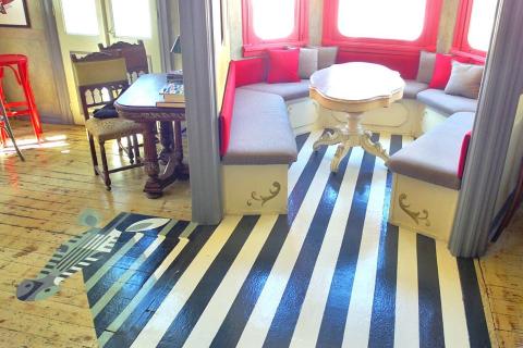 Ρόδι, καφέ, μπαρ, μαγαζιωτίσσης 1, Χίος, Rodi, cafe-bar, rennovation, vintage, pop, stripes, black and white, zebra  Ρόδι, καφέ, μπαρ, μαγαζιωτίσσης 1, Χίος, Rodi, cafe-bar, rennovation, vintage, pop, stripes, black and white, zebra