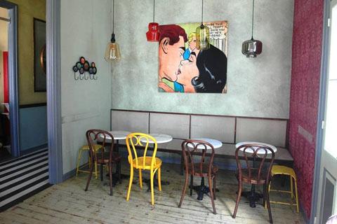 Ρόδι, καφέ, μπαρ, μαγαζιωτίσσης 1, Χίος, Rodi, cafe-bar, rennovation, vintage, pop, stripes, black and white 